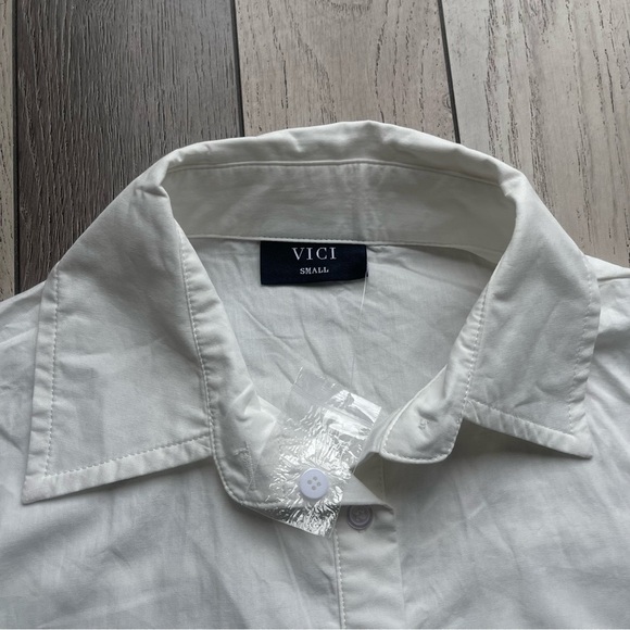Vici White Button-Up Blouse with Ruffle Hem - Picture 3 of 5